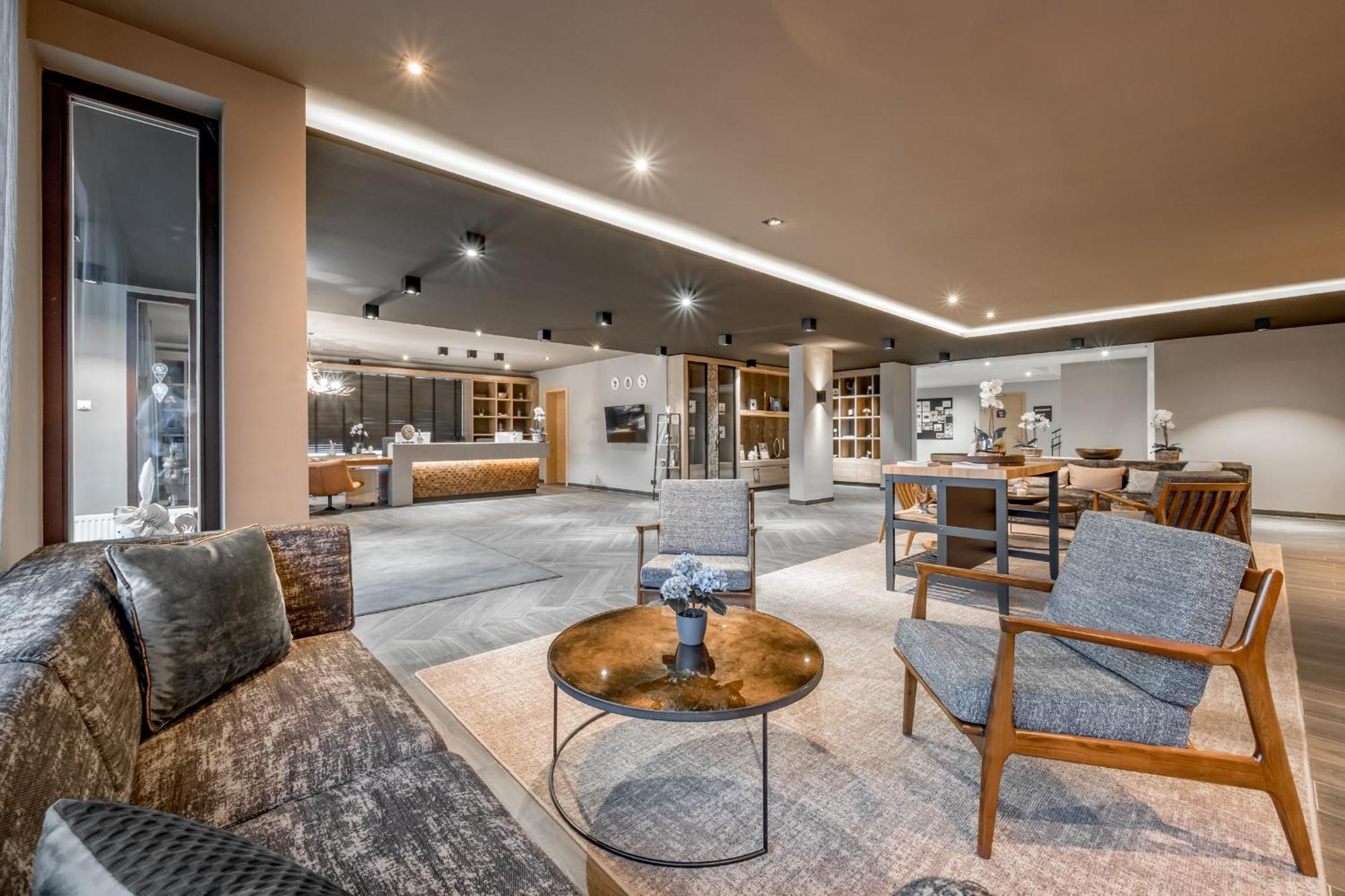 Alpenparks Hotel & Apartment Arlberg Warth Mit Pool Eksteriør bilde