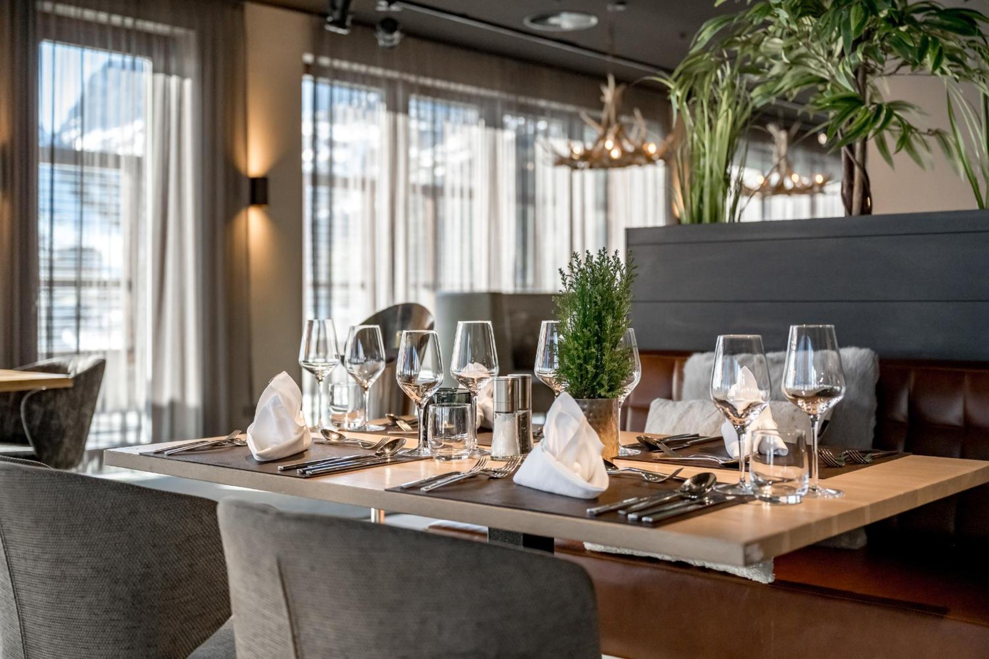 Alpenparks Hotel & Apartment Arlberg Warth Mit Pool Eksteriør bilde