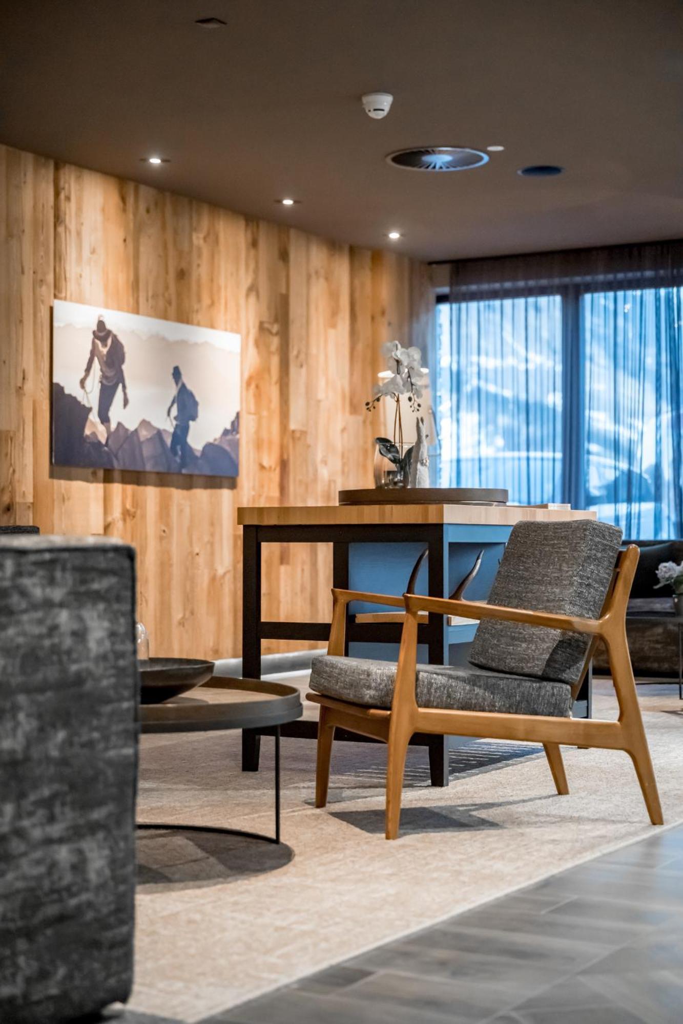 Alpenparks Hotel & Apartment Arlberg Warth Mit Pool Eksteriør bilde