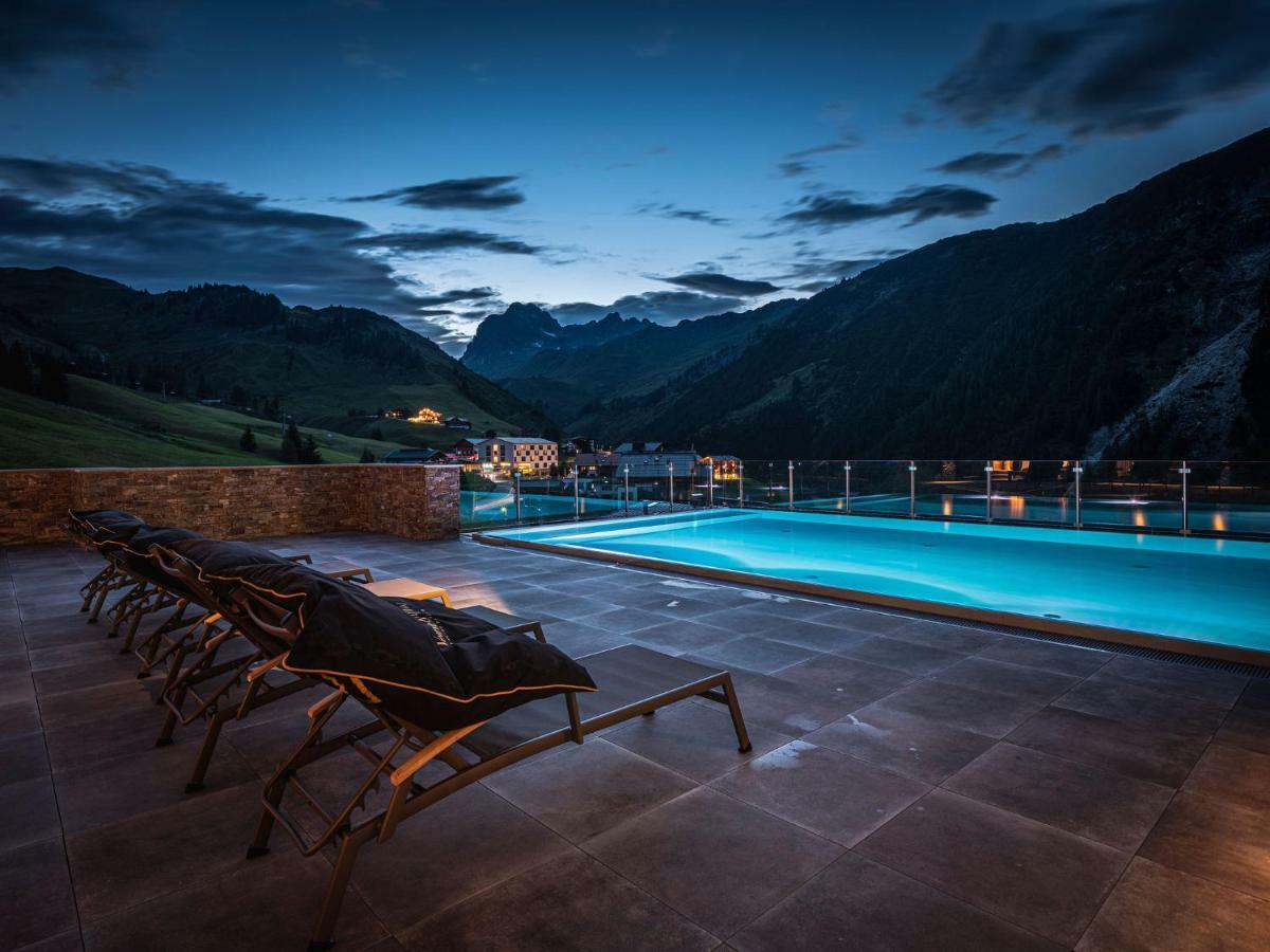 Alpenparks Hotel & Apartment Arlberg Warth Mit Pool Eksteriør bilde
